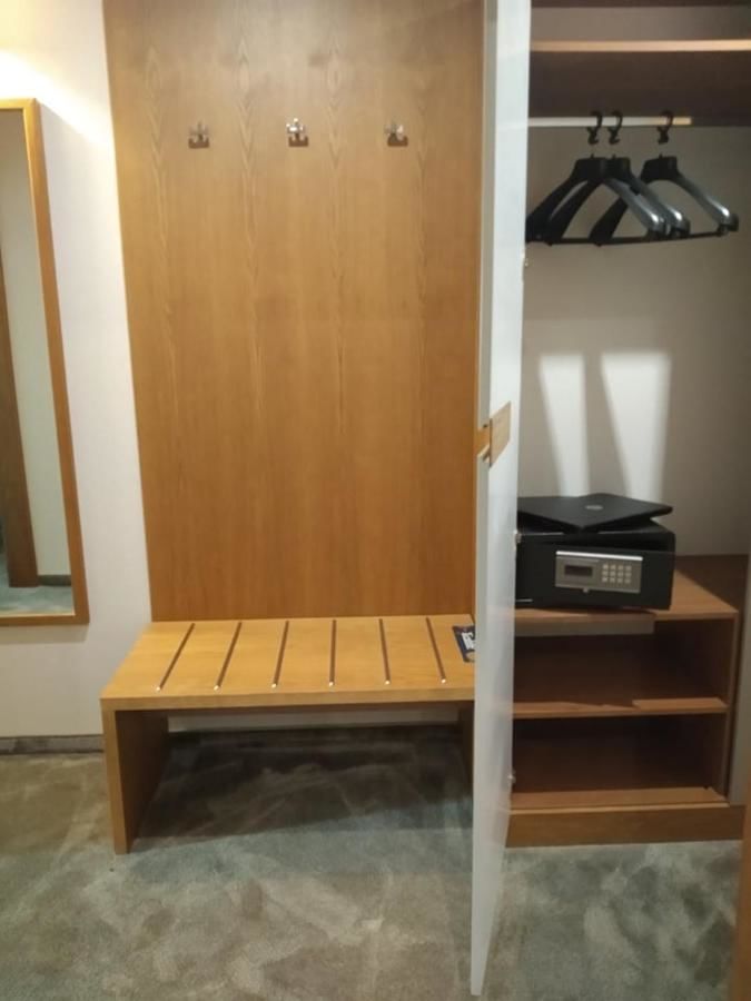 Отель Hotel Golden Tulip Varna Варна-21
