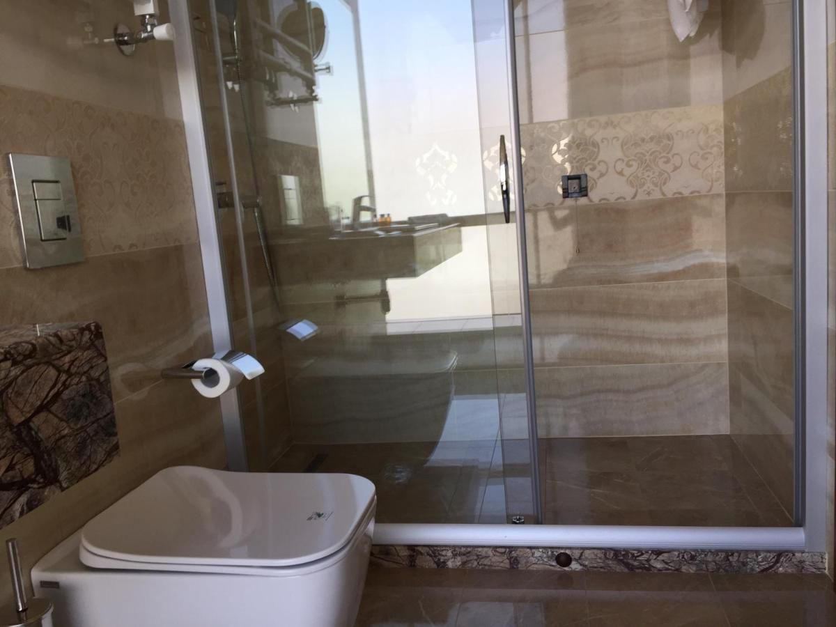 Отель Hotel Golden Tulip Varna Варна