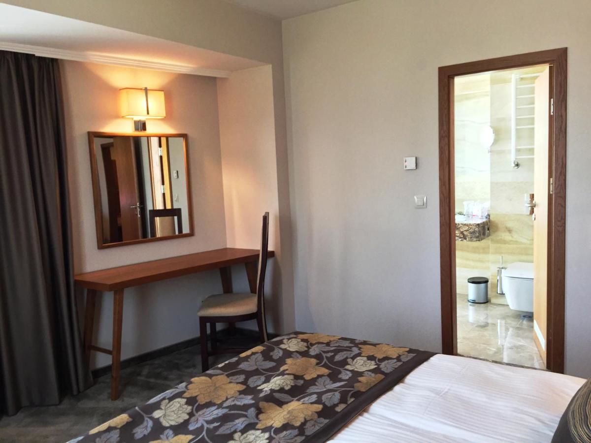 Отель Hotel Golden Tulip Varna Варна