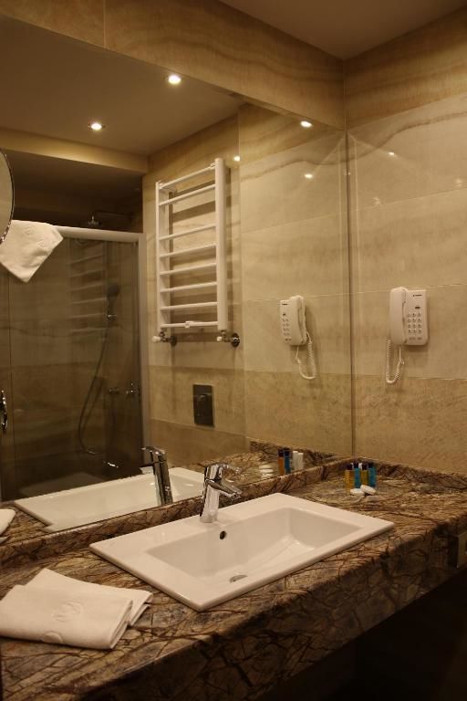 Отель Hotel Golden Tulip Varna Варна