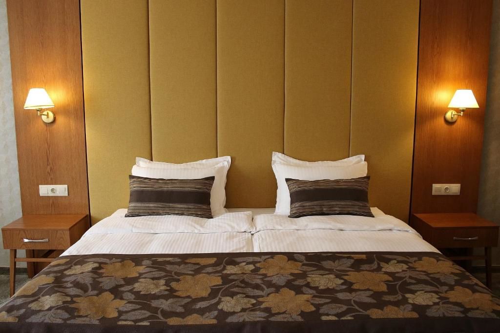 Отель Hotel Golden Tulip Varna Варна