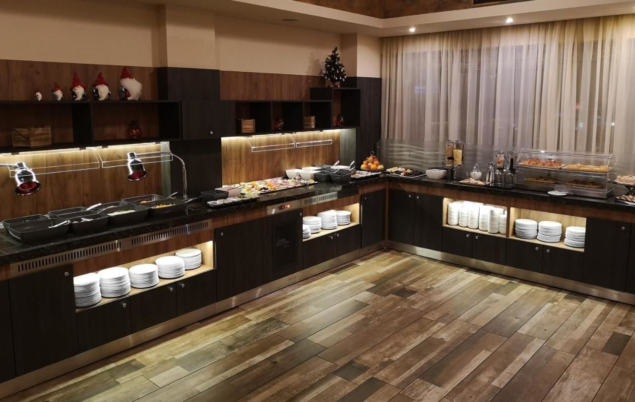 Отель Hotel Golden Tulip Varna Варна-9