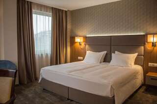 Отель Hotel Golden Tulip Varna Варна Стандартный двухместный номер с 1 кроватью или 2 отдельными кроватями-2