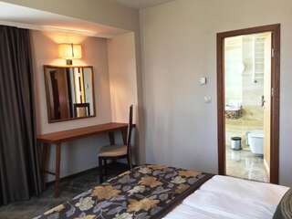 Отель Hotel Golden Tulip Varna Варна Люкс-5