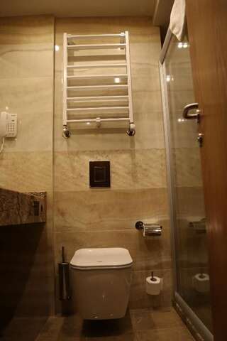 Отель Hotel Golden Tulip Varna Варна Стандартный двухместный номер с 1 кроватью или 2 отдельными кроватями-15
