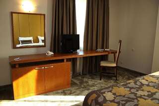 Отель Hotel Golden Tulip Varna Варна Стандартный двухместный номер с 1 кроватью или 2 отдельными кроватями-21