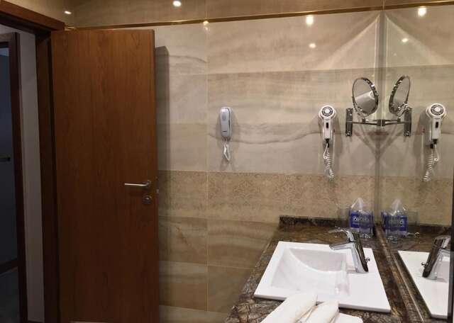 Отель Hotel Golden Tulip Varna Варна-23
