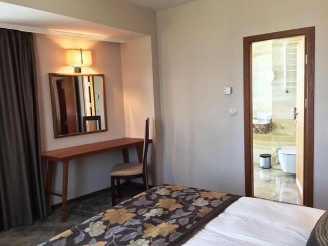 Отель Hotel Golden Tulip Varna Варна-38