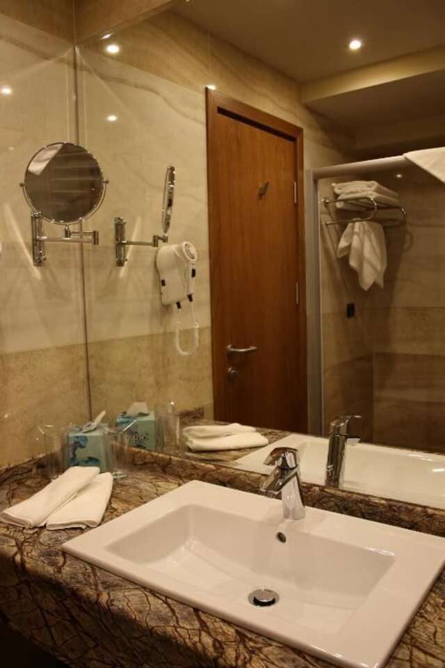 Отель Hotel Golden Tulip Varna Варна-55
