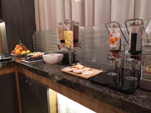 Отель Hotel Golden Tulip Varna Варна-10